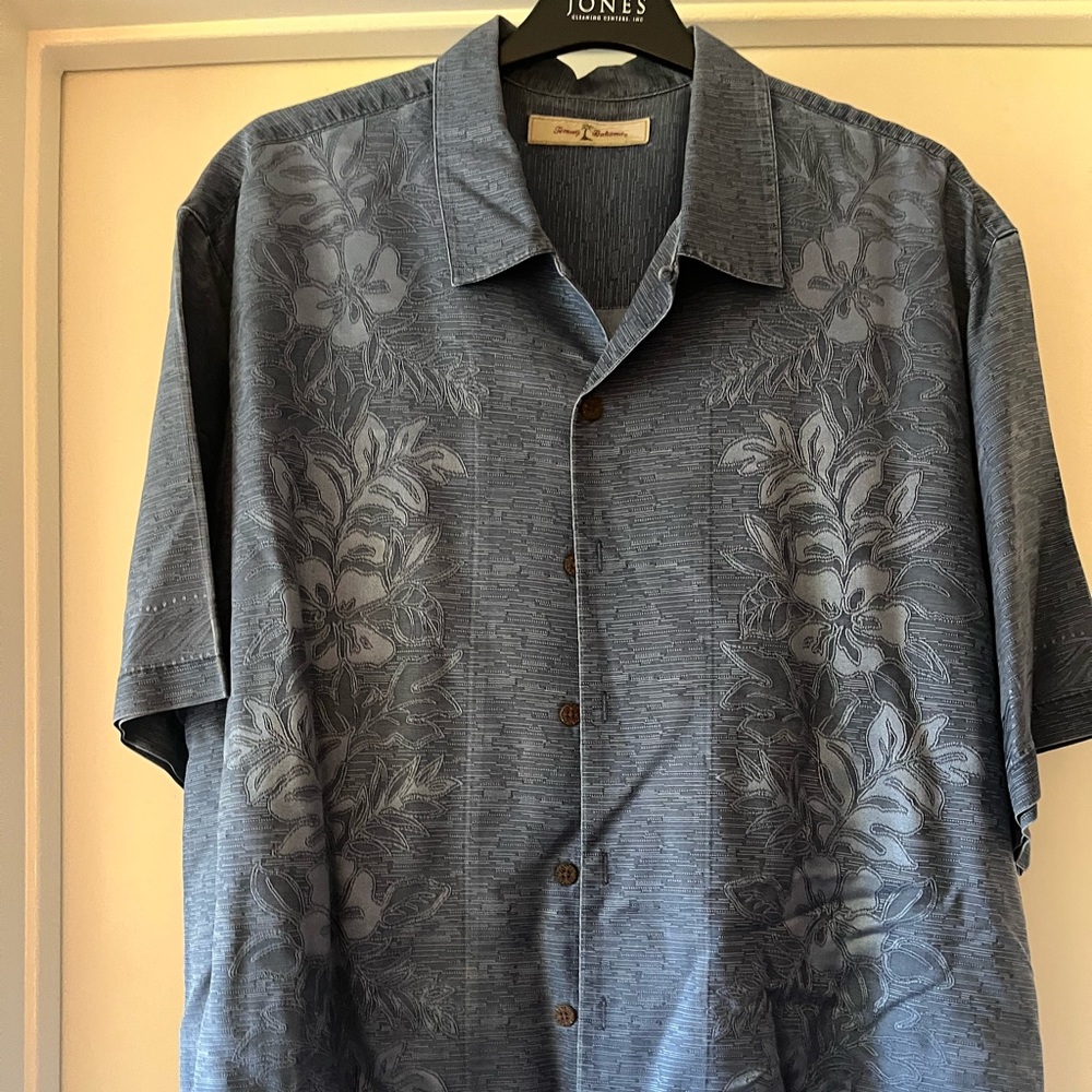 Blue Hawaiian print Tommy bahama 100% silk shirt size L